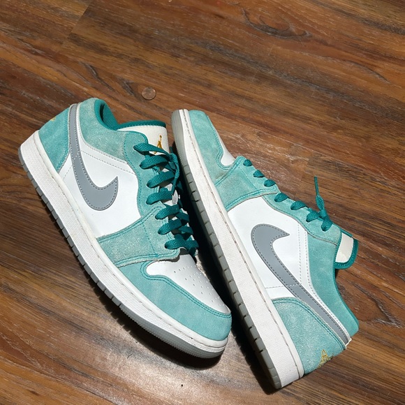 Jordan Other - Jordan 1 low SE New Emerald